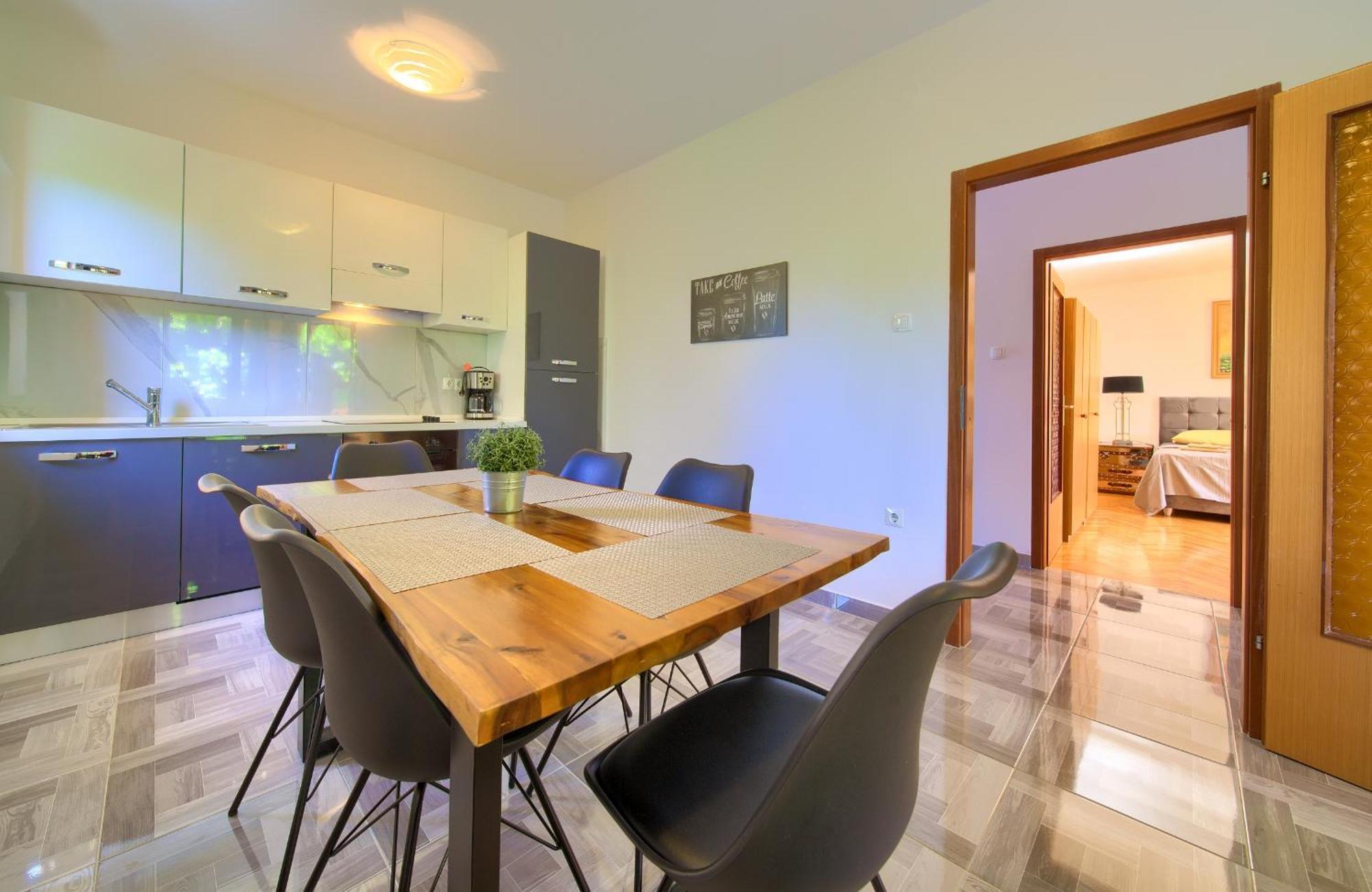 Apartment Bazina - Airconditioning, Parking, 500M From The Beach Krk Town Exterior photo