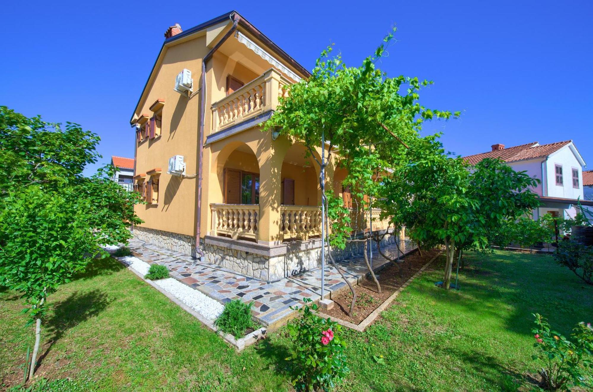 Apartment Bazina - Airconditioning, Parking, 500M From The Beach Krk Town Exterior photo
